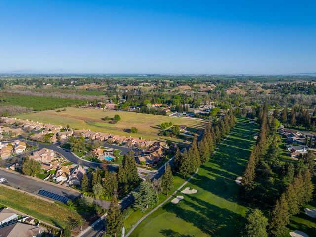 624 N Stearns Rd, Oakdale, CA 95361