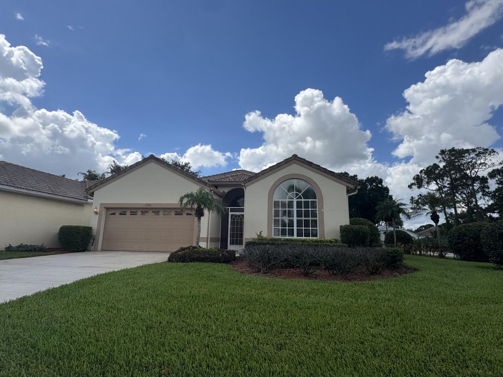 1528 SE Holyrood Lane, Port St. Lucie, Port St Lucie, FL 34952