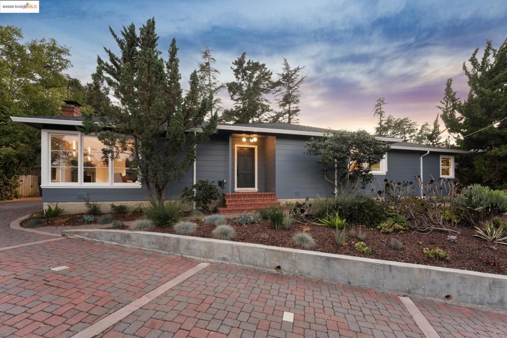 7927 Sterling Drive, Oakland, CA 94605