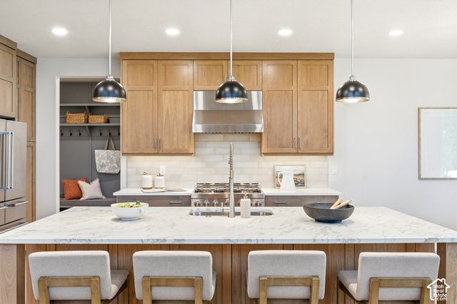 330 E SANDY OAKS DR, Sandy, UT 84070