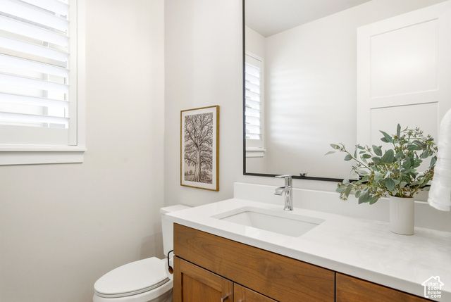 330 E SANDY OAKS DR, Sandy, UT 84070