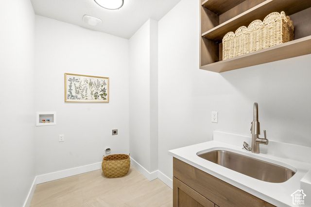 330 E SANDY OAKS DR, Sandy, UT 84070