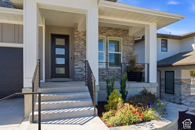 330 E SANDY OAKS DR, Sandy, UT 84070