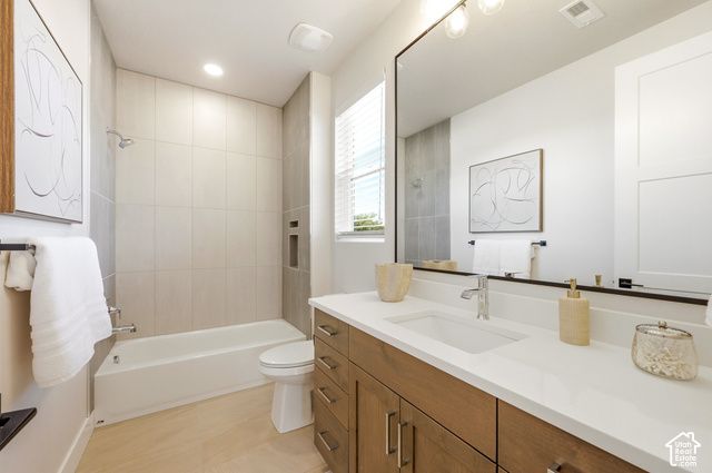330 E SANDY OAKS DR, Sandy, UT 84070