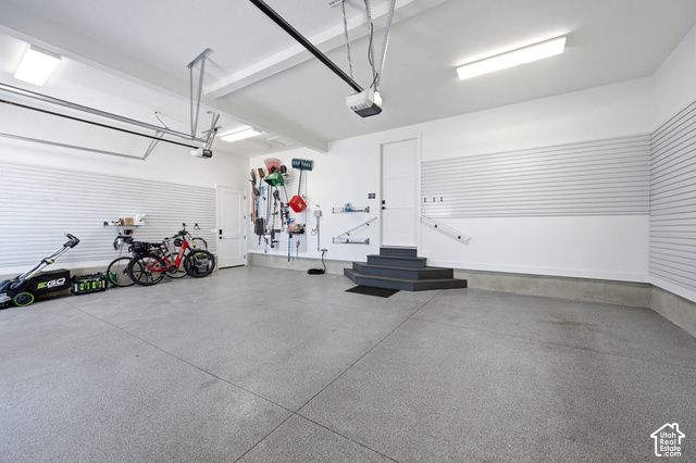 330 E SANDY OAKS DR, Sandy, UT 84070