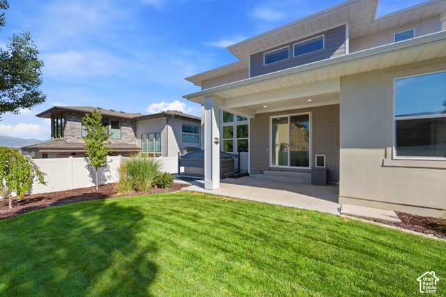 330 E SANDY OAKS DR, Sandy, UT 84070