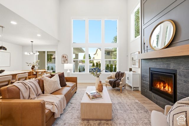 330 E SANDY OAKS DR, Sandy, UT 84070