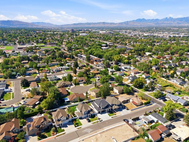330 E SANDY OAKS DR, Sandy, UT 84070