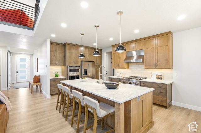 330 E SANDY OAKS DR, Sandy, UT 84070