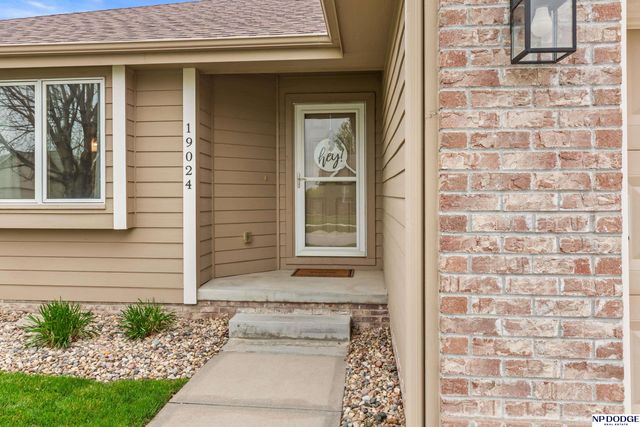 19024 Chandler Street, Omaha, NE 68136