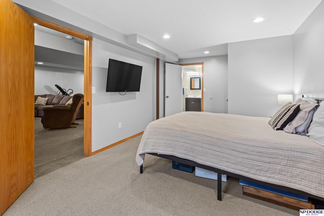 19024 Chandler Street, Omaha, NE 68136