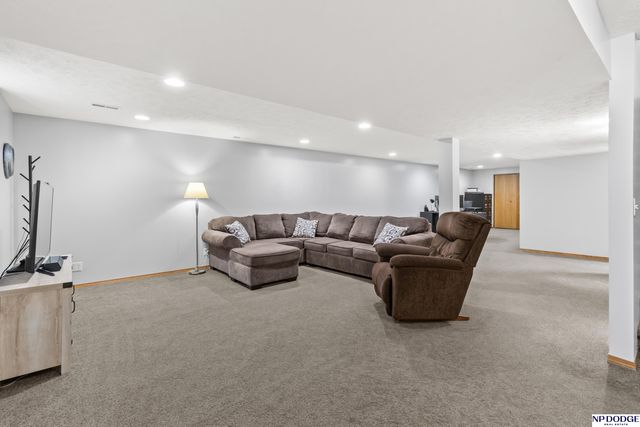 19024 Chandler Street, Omaha, NE 68136