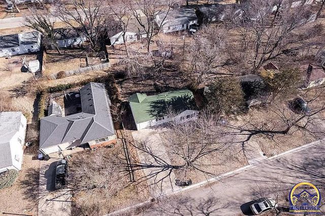 2412 SW Mission AVE, Topeka, KS 66614