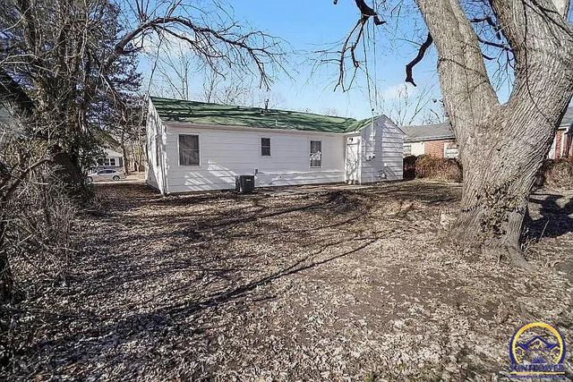 2412 SW Mission AVE, Topeka, KS 66614