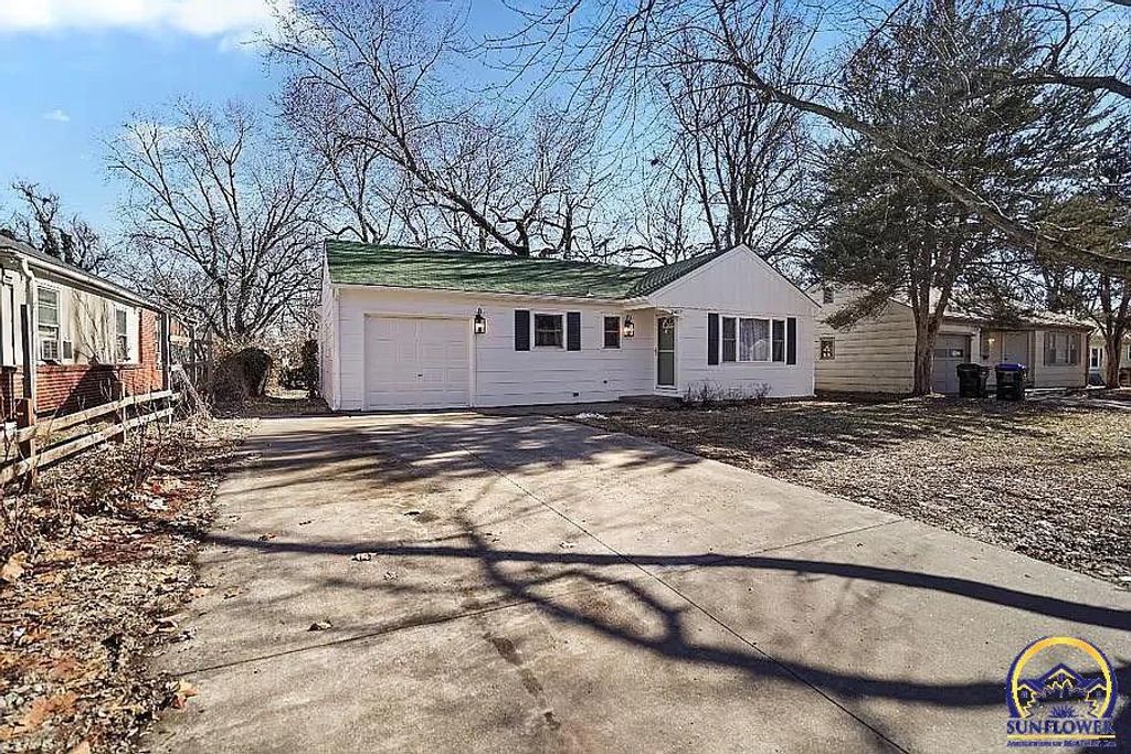 2412 SW Mission AVE, Topeka, KS 66614