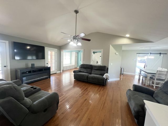 336 Colson Drive, Russell Springs, KY 42642