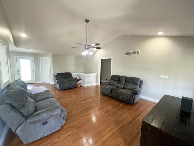 336 Colson Drive, Russell Springs, KY 42642