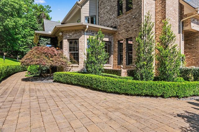 1060 Natchez Valley Ln, Franklin, TN 37064