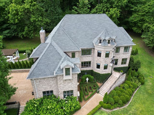 1060 Natchez Valley Ln, Franklin, TN 37064