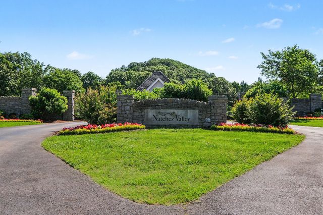 1060 Natchez Valley Ln, Franklin, TN 37064