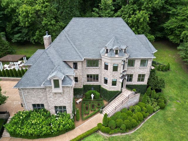 1060 Natchez Valley Ln, Franklin, TN 37064