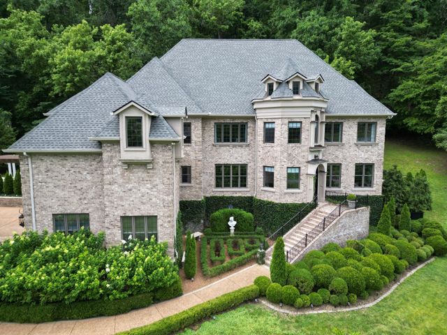 1060 Natchez Valley Ln, Franklin, TN 37064
