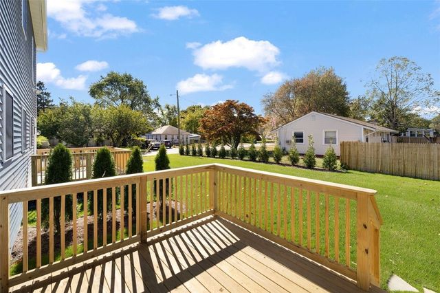 73 Pinehurst Avenue, Warwick, RI 02889