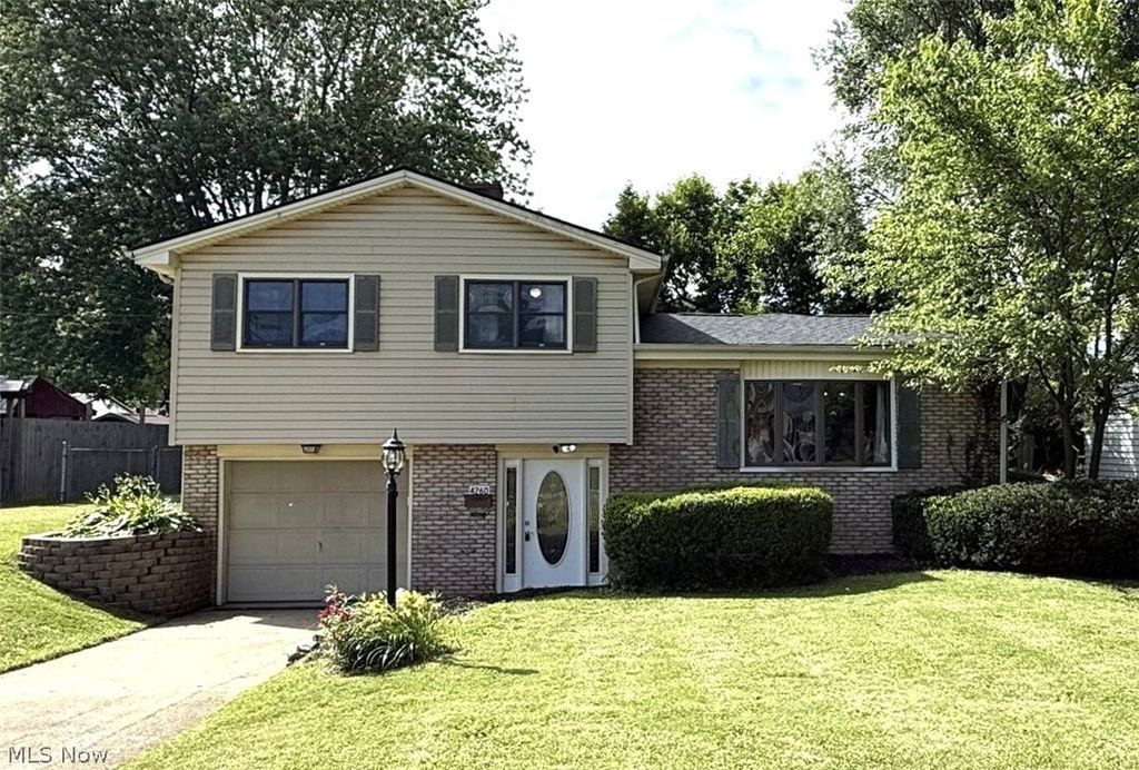 4260 Wedgewood Drive, Austintown, OH 44511