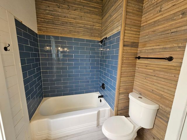 906 Russell Street, Saint Paul, MN 55106