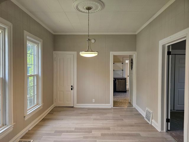 906 Russell Street, Saint Paul, MN 55106