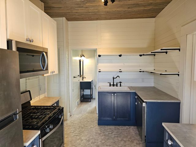 906 Russell Street, Saint Paul, MN 55106