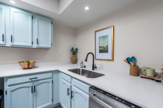 1701 Miracerros Place NE, Albuquerque, NM 87106