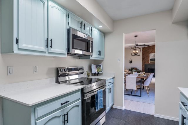 1701 Miracerros Place NE, Albuquerque, NM 87106