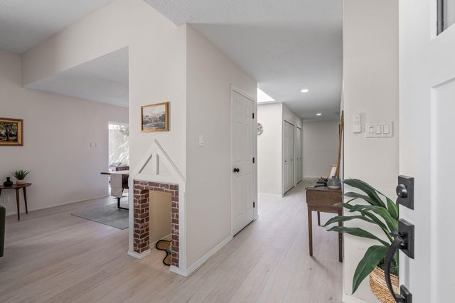 1701 Miracerros Place NE, Albuquerque, NM 87106