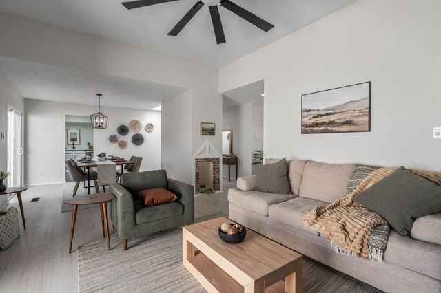 1701 Miracerros Place NE, Albuquerque, NM 87106