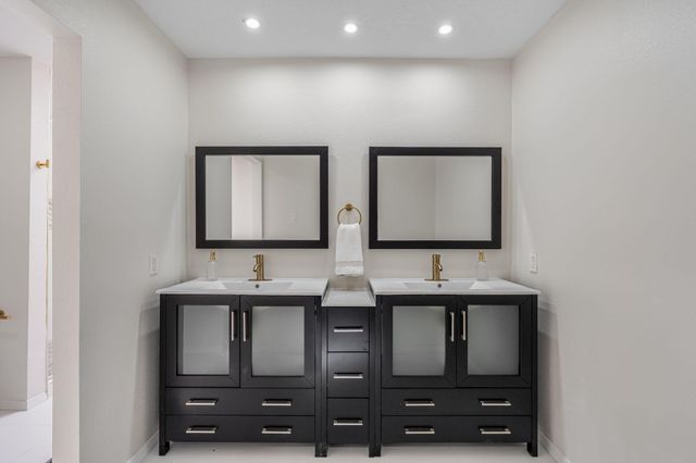 1701 Miracerros Place NE, Albuquerque, NM 87106