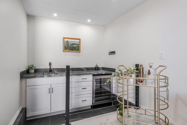 1701 Miracerros Place NE, Albuquerque, NM 87106