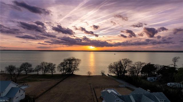 103 E Point Estates CT, Knotts Island, NC 27950