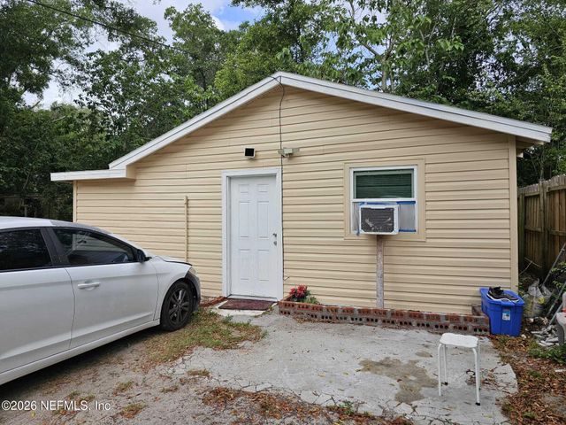 10502 WOOSTER Drive, Jacksonville, FL 32218