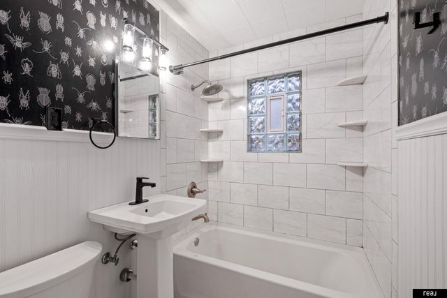 4825 Poppleton Avenue, Omaha, NE 68106