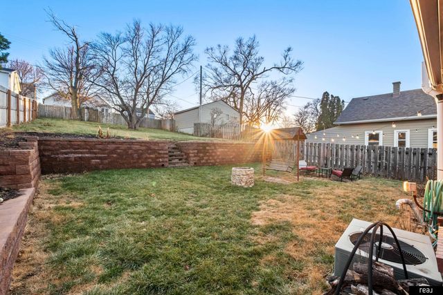 4825 Poppleton Avenue, Omaha, NE 68106