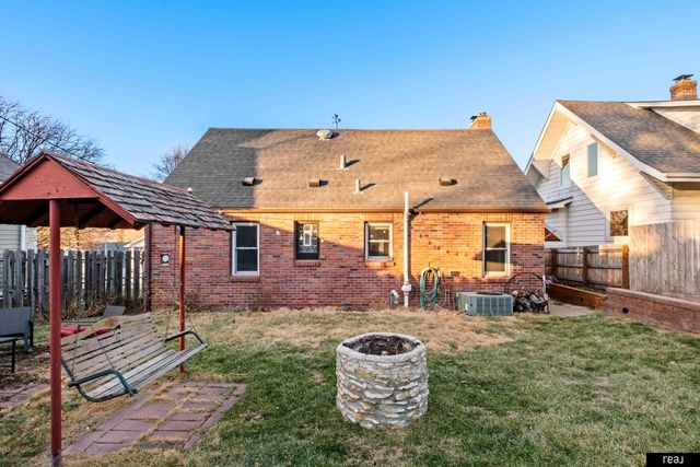 4825 Poppleton Avenue, Omaha, NE 68106