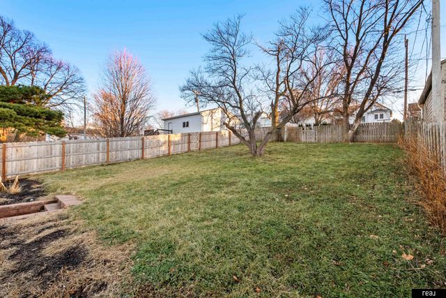 4825 Poppleton Avenue, Omaha, NE 68106