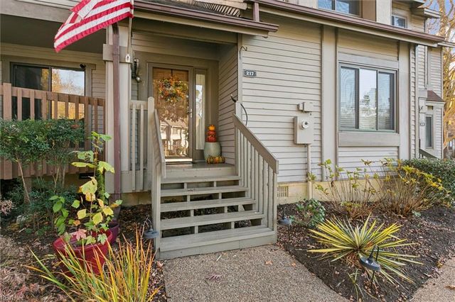 217 Misty Point LN, Newport News, VA 23603