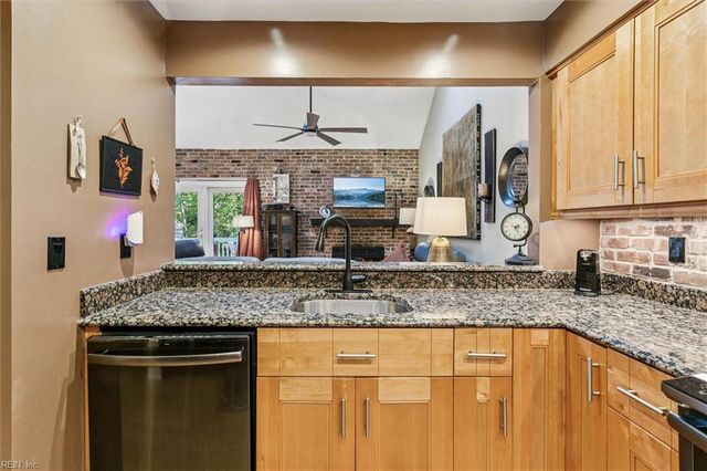 217 Misty Point LN, Newport News, VA 23603