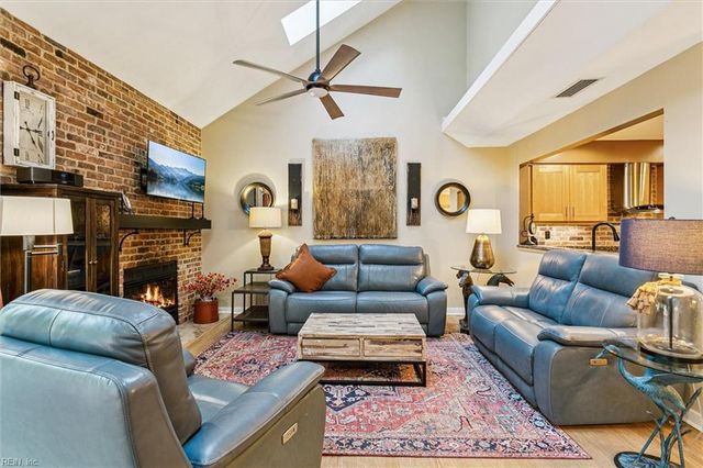 217 Misty Point LN, Newport News, VA 23603