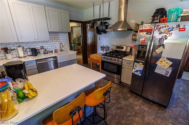 2065 West Boulevard, Cleveland, OH 44102