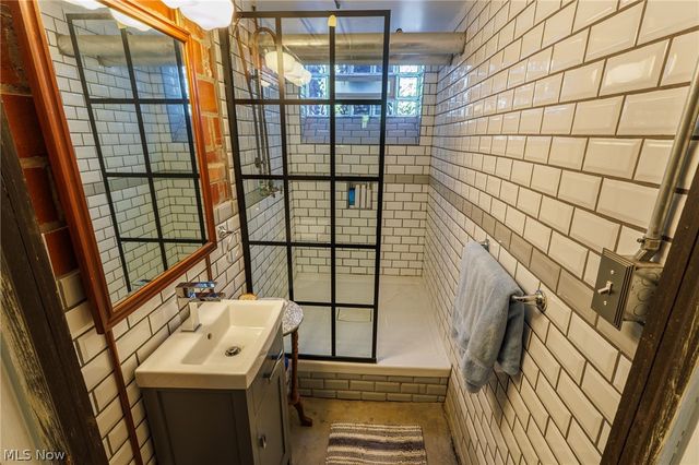 2065 West Boulevard, Cleveland, OH 44102