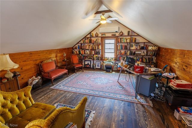 2065 West Boulevard, Cleveland, OH 44102