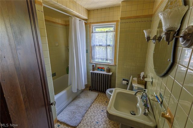 2065 West Boulevard, Cleveland, OH 44102